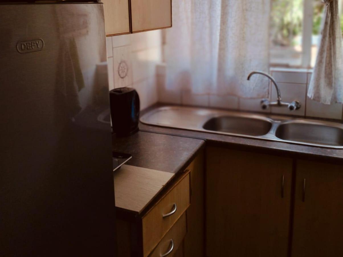Anri Guesthouse Блумфонтейн Экстерьер фото