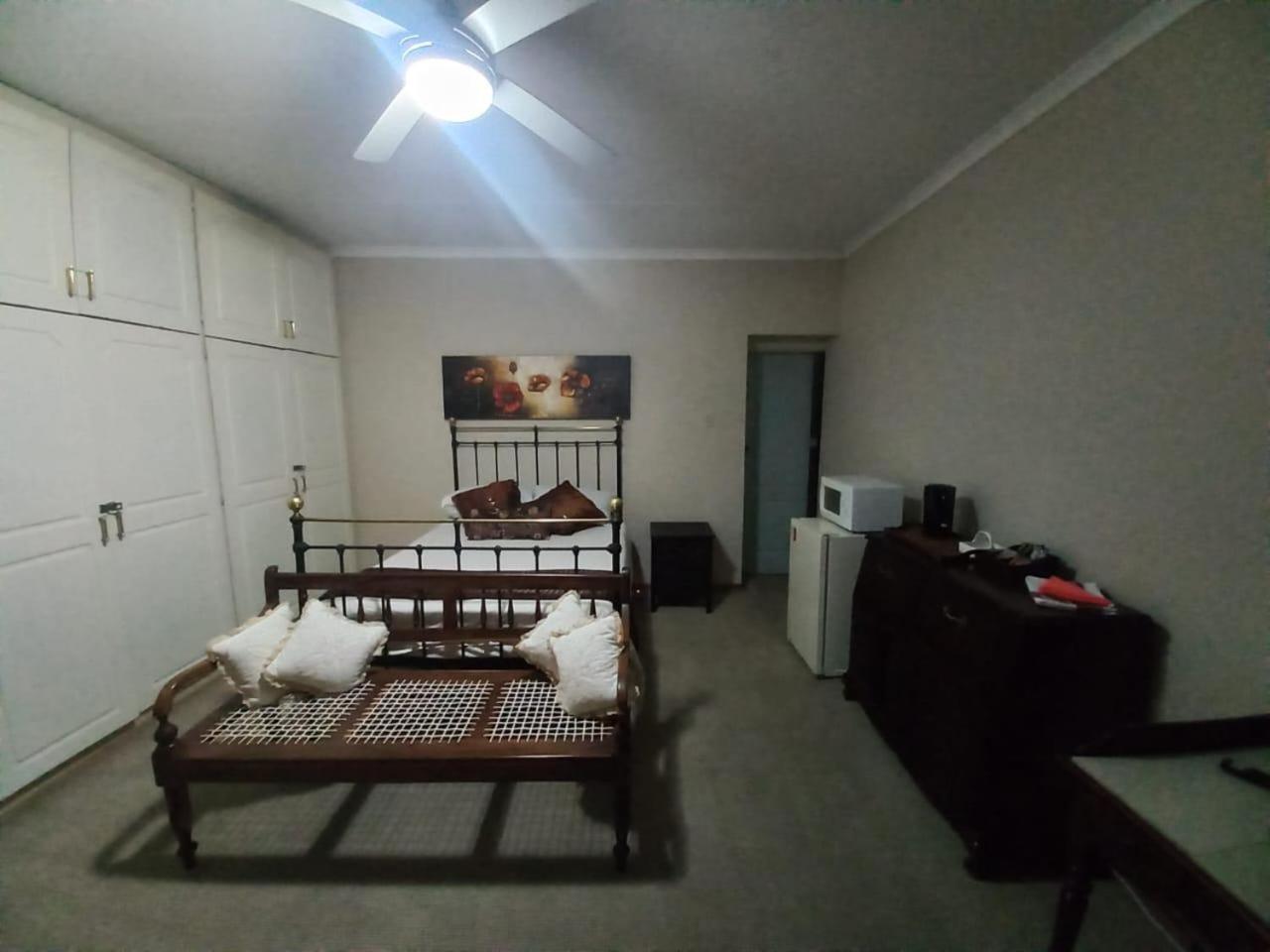 Anri Guesthouse Блумфонтейн Экстерьер фото