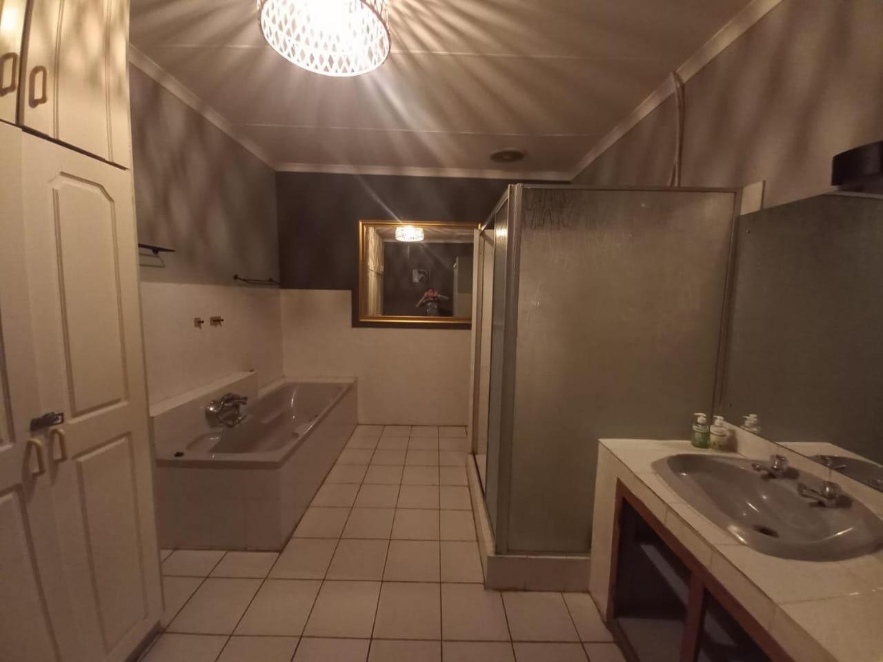 Anri Guesthouse Блумфонтейн Экстерьер фото