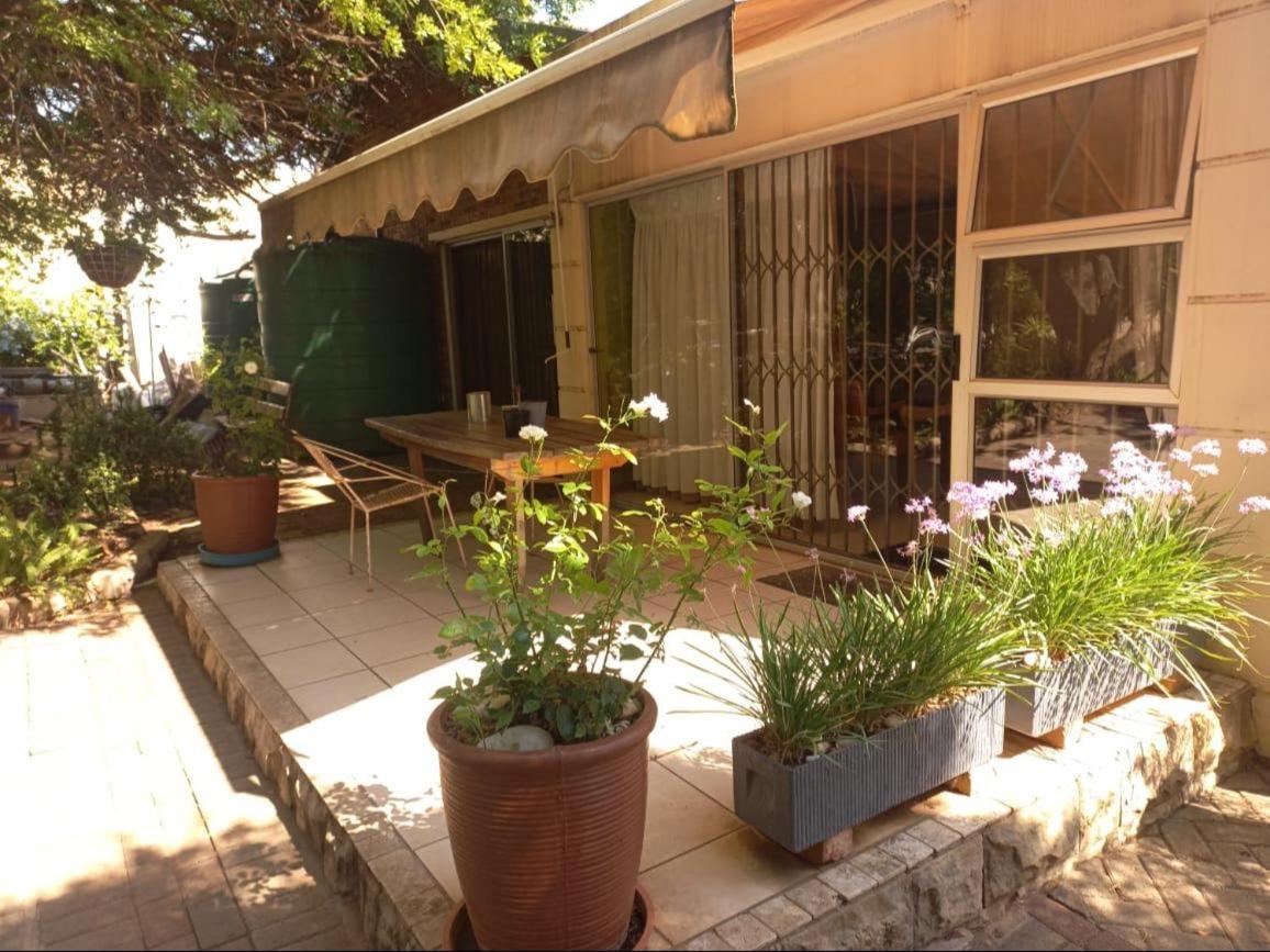 Anri Guesthouse Блумфонтейн Экстерьер фото